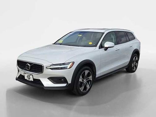 2024 Volvo V60 Cross Country Plus