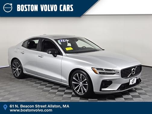 2022 Volvo S60 B5 Momentum