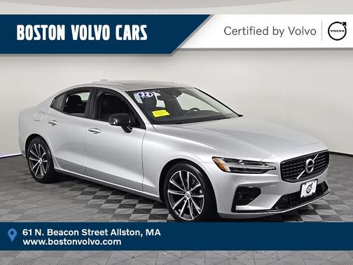 2022 Volvo S60 B5 Momentum