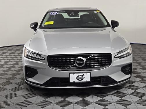 2022 Volvo S60 B5 Momentum