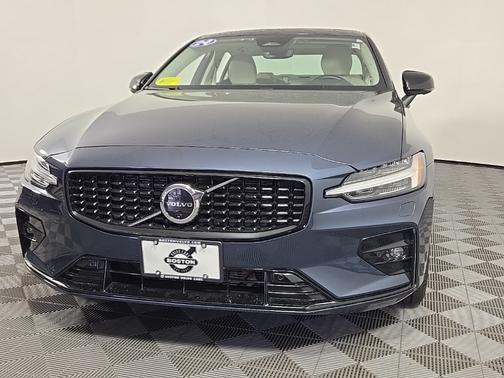 2024 Volvo S60 B5 Plus Dark Theme