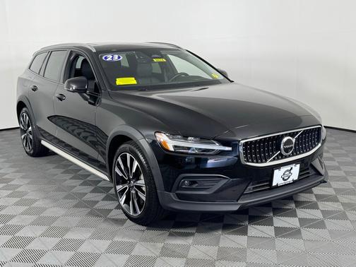 2023 Volvo V60 Cross Country Ultimate