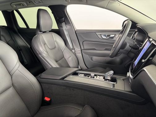 2023 Volvo V60 Cross Country Ultimate