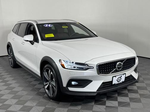 2024 Volvo V60 Cross Country B5 Plus