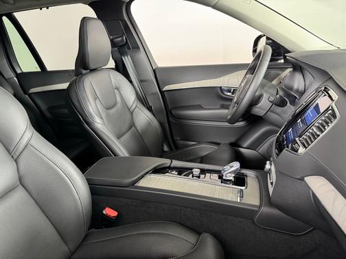 2025 Volvo XC90 B6 Ultra