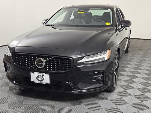 2025 Volvo S60 B5 AWD Plus