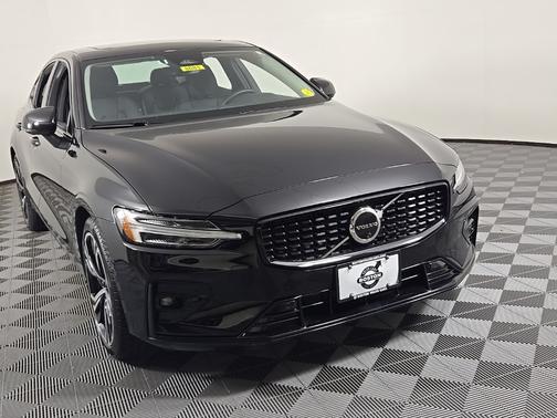 2025 Volvo S60 B5 AWD Plus