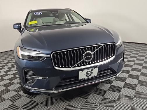 2023 Volvo XC60 B5 Plus Bright Theme
