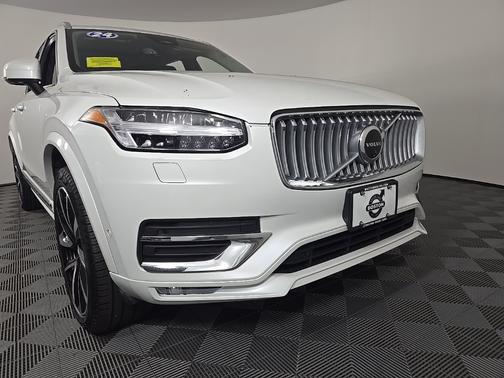 2024 Volvo XC90 B6 Plus Bright Theme