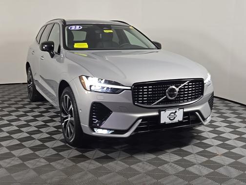 2023 Volvo XC60 B5 Plus Dark Theme