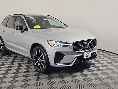 2023 Volvo XC60 B5 Plus Dark Theme