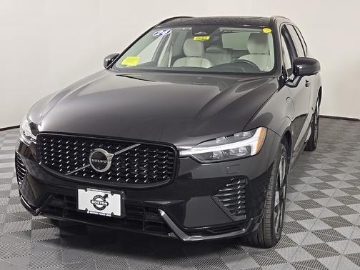 2024 Volvo XC60 Recharge Plug-In Hybrid T8 Plus Dark Theme