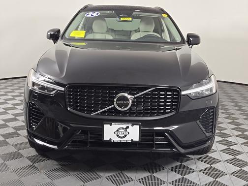 2024 Volvo XC60 Recharge Plug-In Hybrid T8 Plus Dark Theme