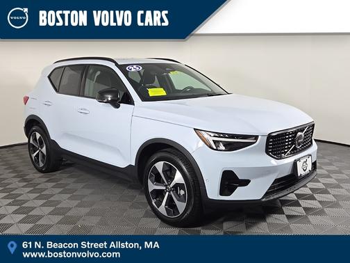 2025 Volvo XC40 B5 Plus Dark Theme