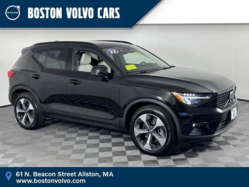 2023 Volvo XC40 B5 Plus Dark Theme