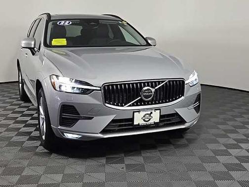 2022 Volvo XC60 B5 Momentum