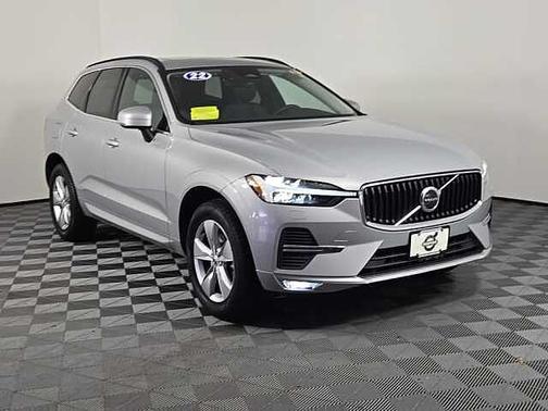 2022 Volvo XC60 B5 Momentum