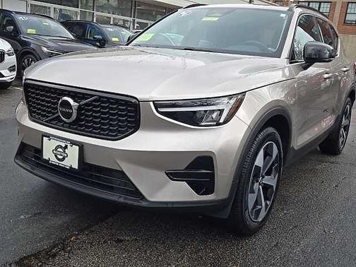 2024 Volvo XC40 Core