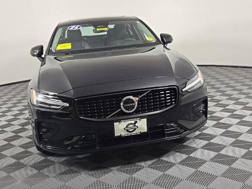 2025 Volvo S60 B5 AWD Plus