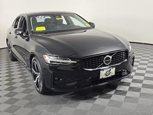 2025 Volvo S60 B5 AWD Plus