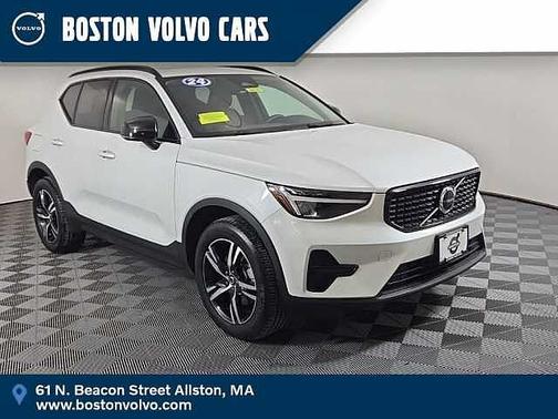 2024 Volvo XC40 Core