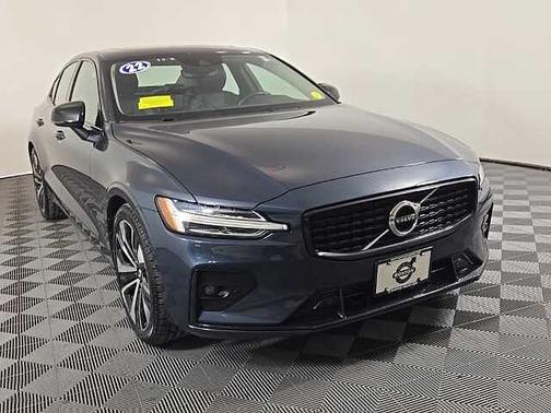 2022 Volvo S60 B5 Momentum