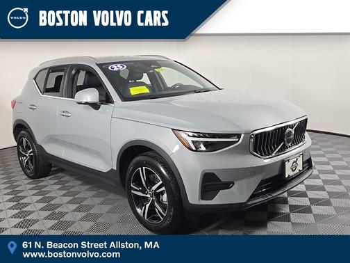 2025 Volvo XC40 B5 Core