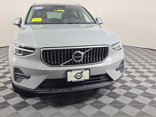 2025 Volvo XC40 B5 Core