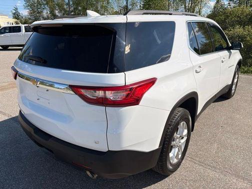 Summit White 2020 Chevrolet Traverse LT Cloth