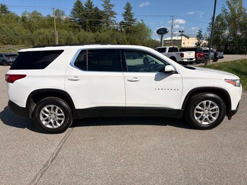 Summit White 2020 Chevrolet Traverse LT Cloth