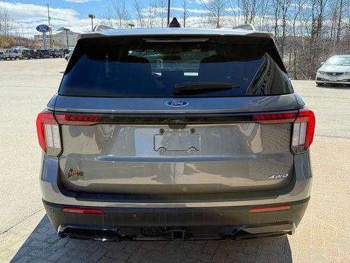 Carbonized Gray Metallic 2025 Ford Explorer ST-Line