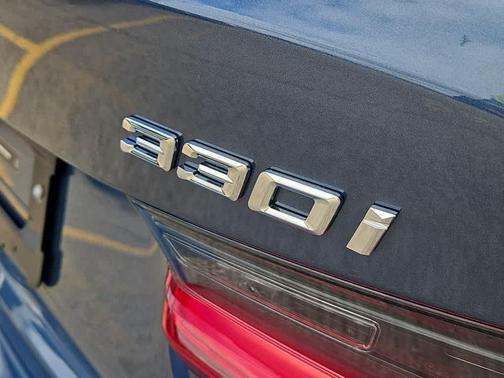 2026 BMW 330 i xDrive