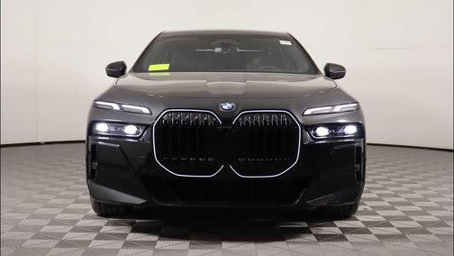 2025 BMW 760 xDrive