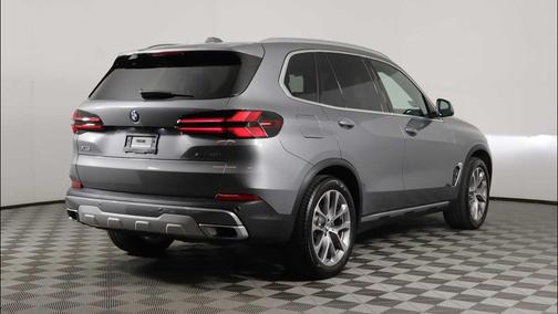 Skyscraper Grey Metallic 2026 BMW X5 xDrive40i