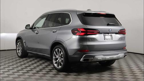 Skyscraper Grey Metallic 2026 BMW X5 xDrive40i