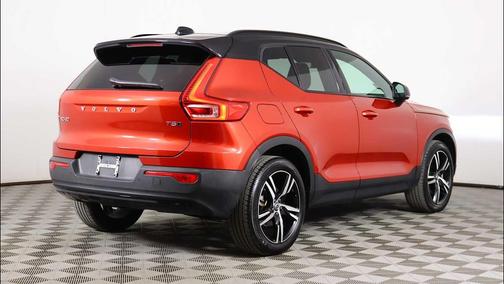 Fusion Red Metallic 2021 Volvo XC40 T5 R-Design