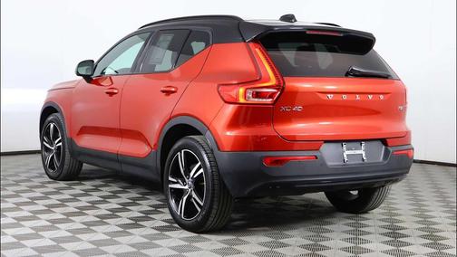 Fusion Red Metallic 2021 Volvo XC40 T5 R-Design