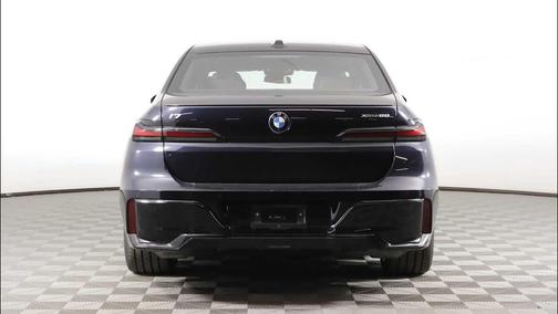 Carbon Black Metallic 2026 BMW i7 xDrive60