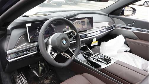 Tanzanite Blue II Metallic 2026 BMW 760 xDrive