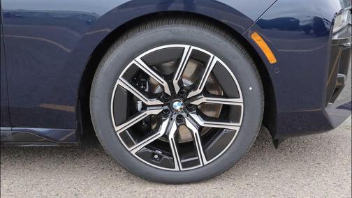 Tanzanite Blue II Metallic 2026 BMW 760 xDrive