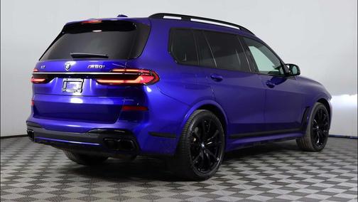 2023 BMW X7 M60i