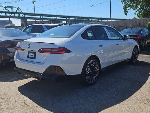 2026 BMW 550e 550e xDrive