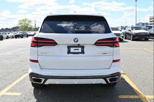 Alpine White 2026 BMW X5 PHEV xDrive50e