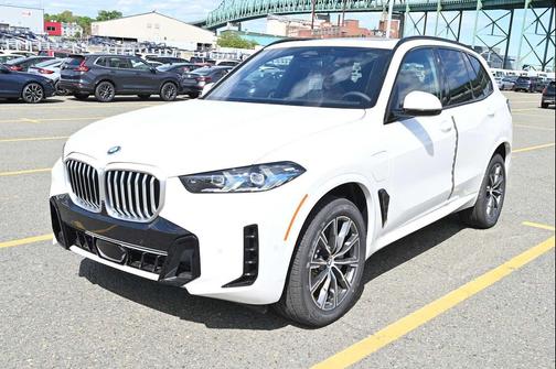 Alpine White 2026 BMW X5 PHEV xDrive50e