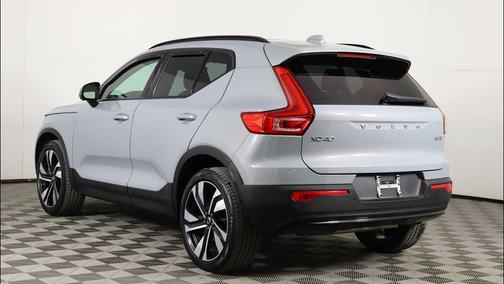 2024 Volvo XC40 B5 Plus Dark Theme