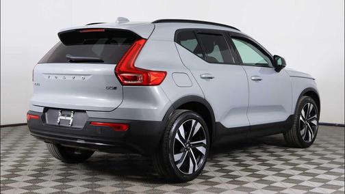 2024 Volvo XC40 B5 Plus Dark Theme