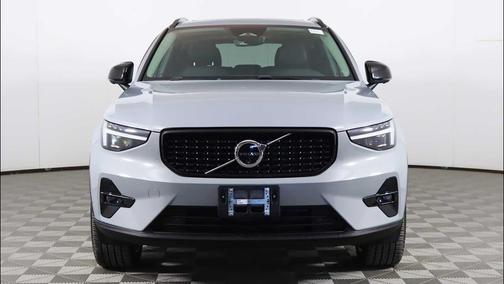 2024 Volvo XC40 B5 Plus Dark Theme