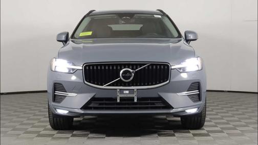 Thunder Grey Metallic 2022 Volvo XC60 B5 Momentum
