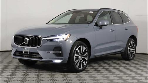 Thunder Grey Metallic 2022 Volvo XC60 B5 Momentum