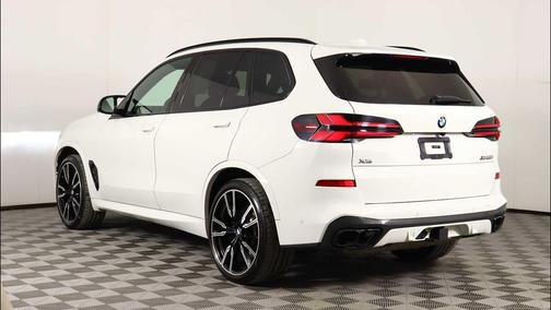 2024 BMW X5 M60i